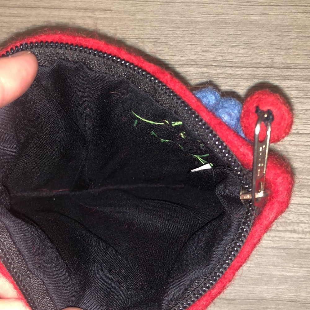 Red wool pouch - Picture 3 of 6